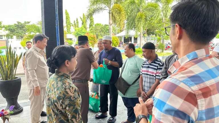sembako gratis kejaksaan negeri manggarai barat